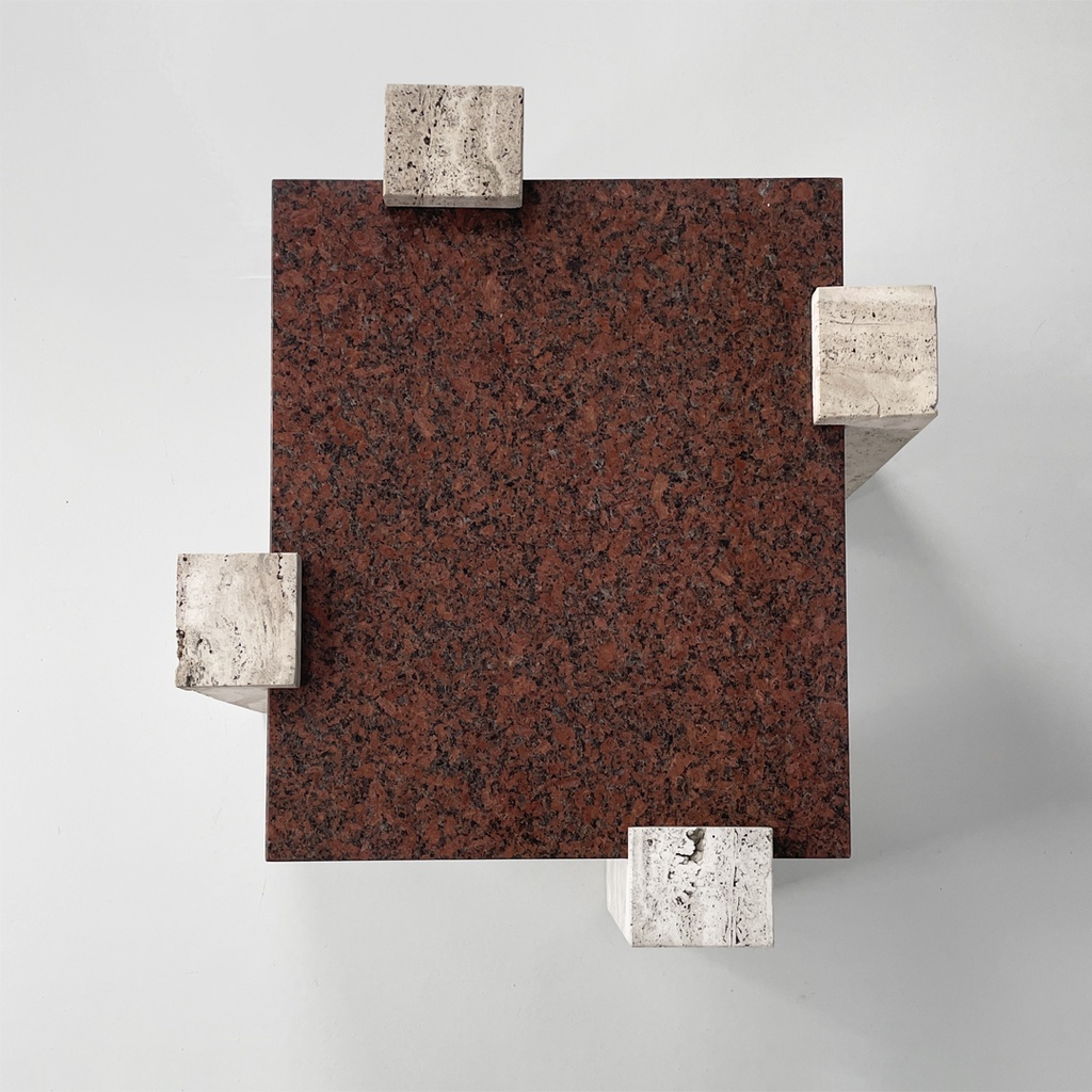 Tavolo da caffè in granito rosso e travertino, 1970 ca.