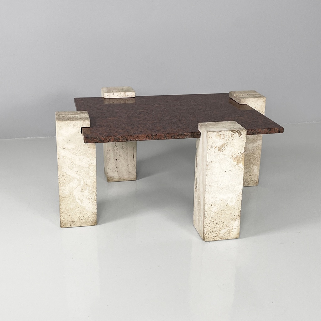 Tavolo da caffè in granito rosso e travertino, 1970 ca.