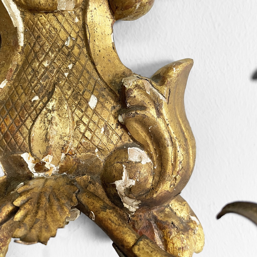 Applique in legno dorato e specchio, 1700 ca.