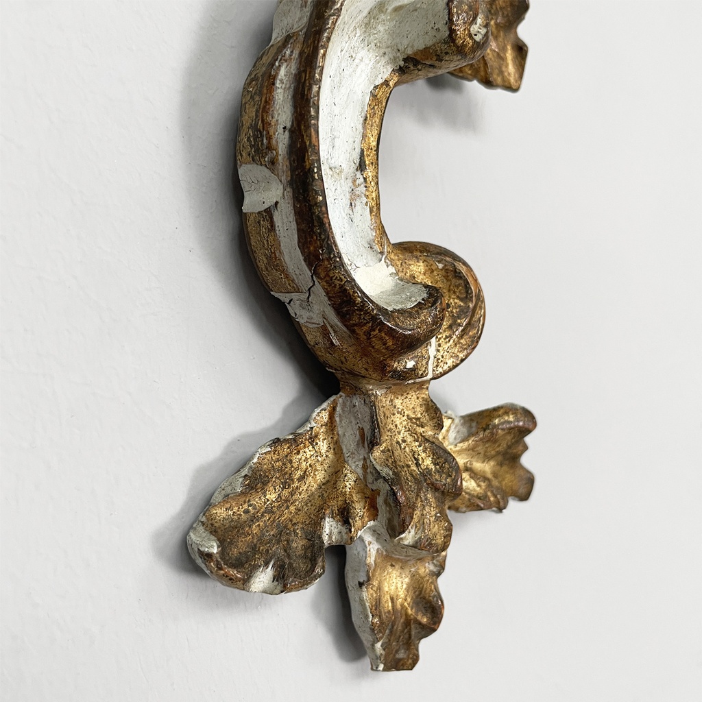 Applique in legno dorato, 1700 ca.