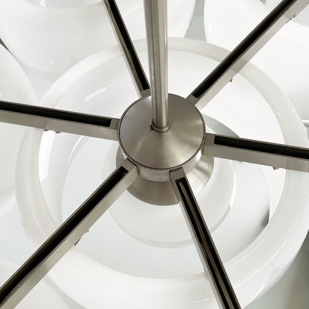 Lampadario Eptaclinio di Vico Magistretti per Artemide, 1970 ca.