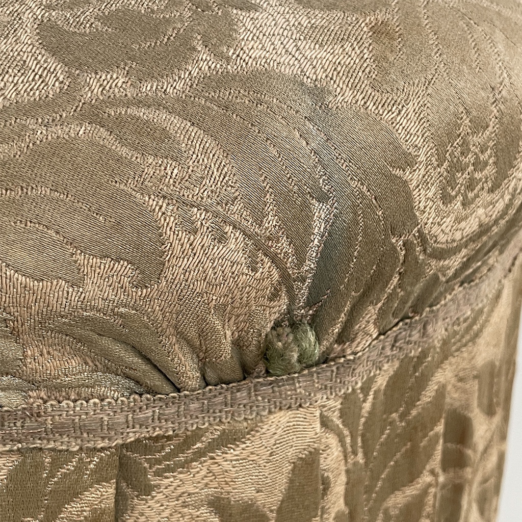 Poggiapiedi o pouf in tessuto, 1900 ca.