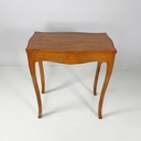 Scrivania in legno di noce, 1700 ca.