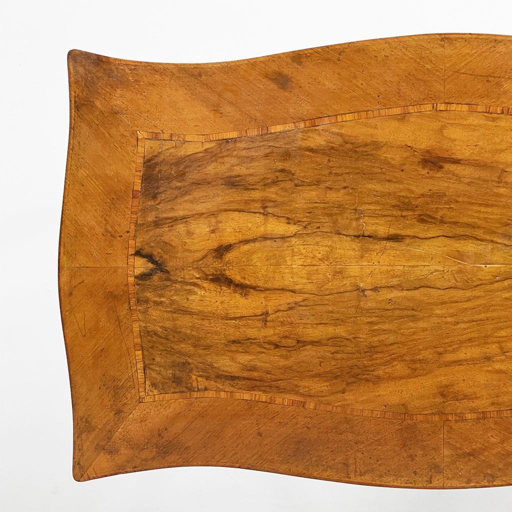 Scrivania in legno di noce, 1700 ca.