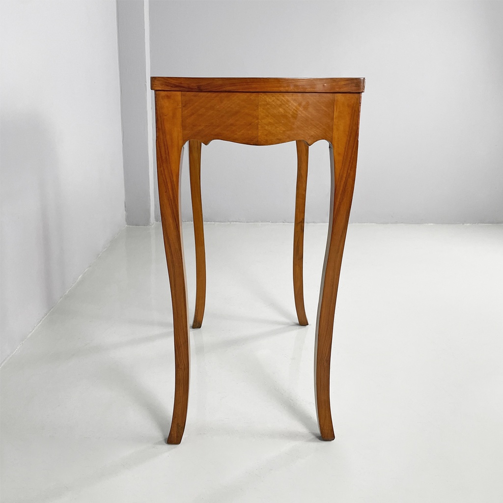 Scrivania in legno di noce, 1700 ca.