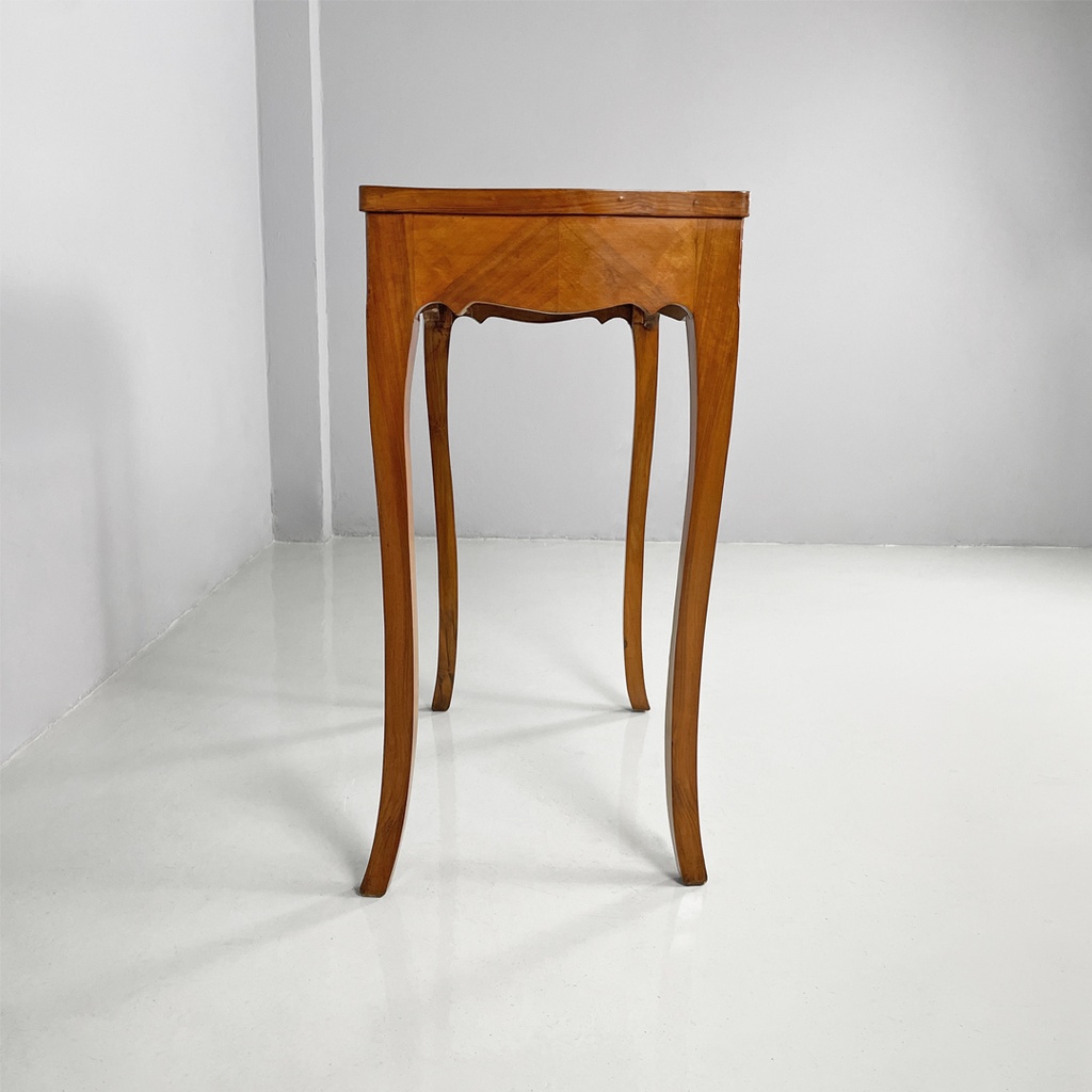 Scrivania in legno di noce, 1700 ca.