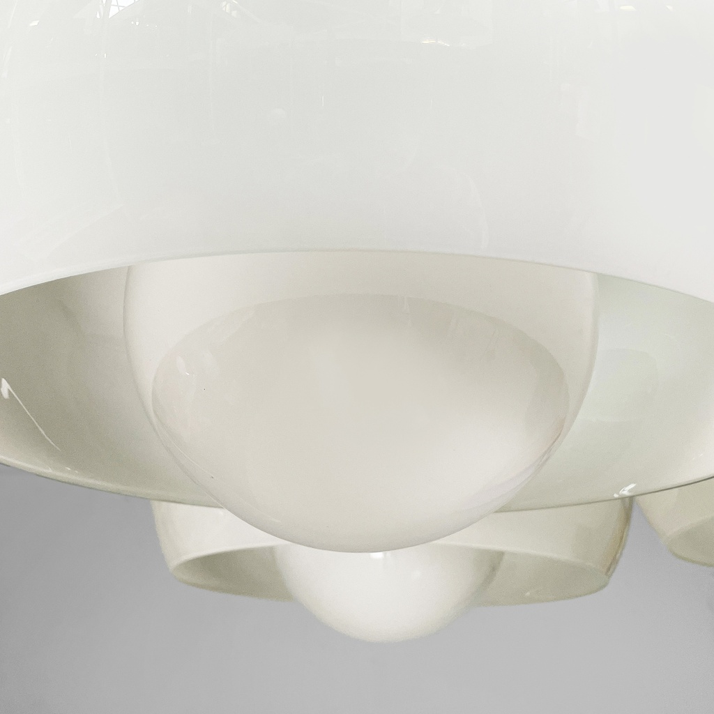 Lampadario Triclinio di Vico Magistretti per Artemide, 1970 ca.