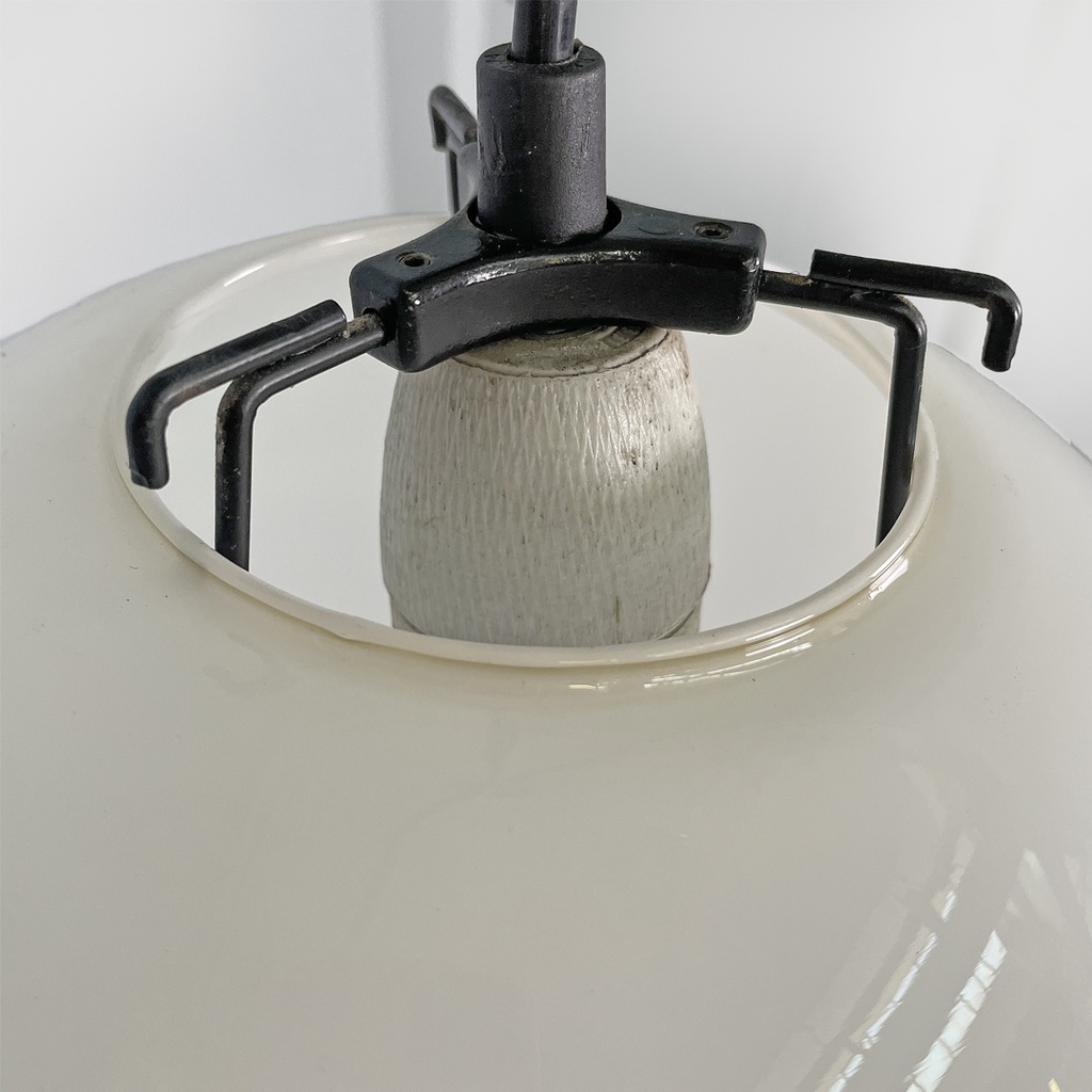 Lampadario tondo in vetro bianco, 1950 ca.