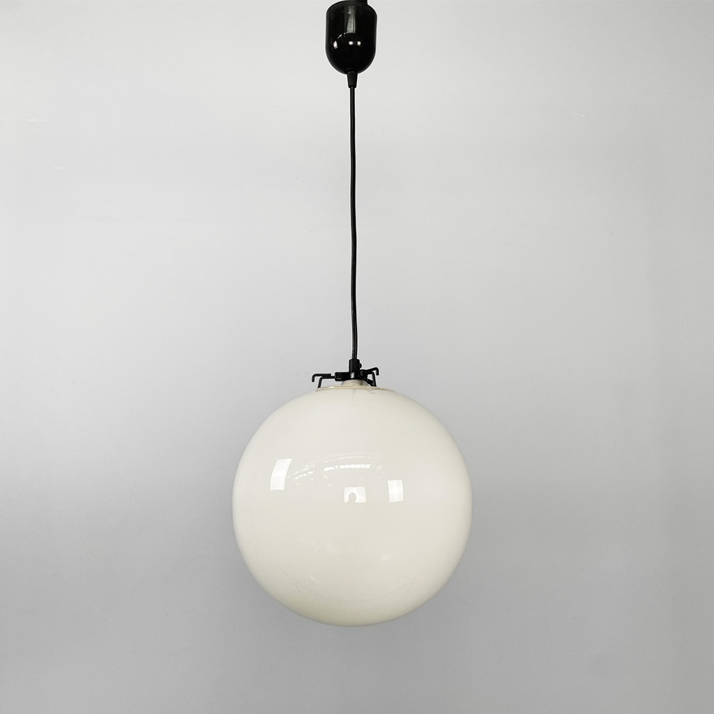 Lampadario tondo in vetro bianco, 1950 ca.