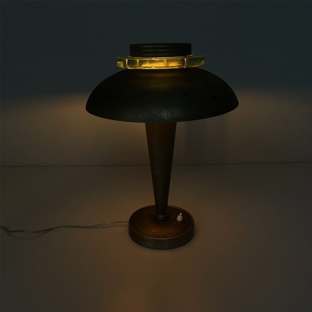Lampada da tavolo in ottone e vetro, 1930 ca.