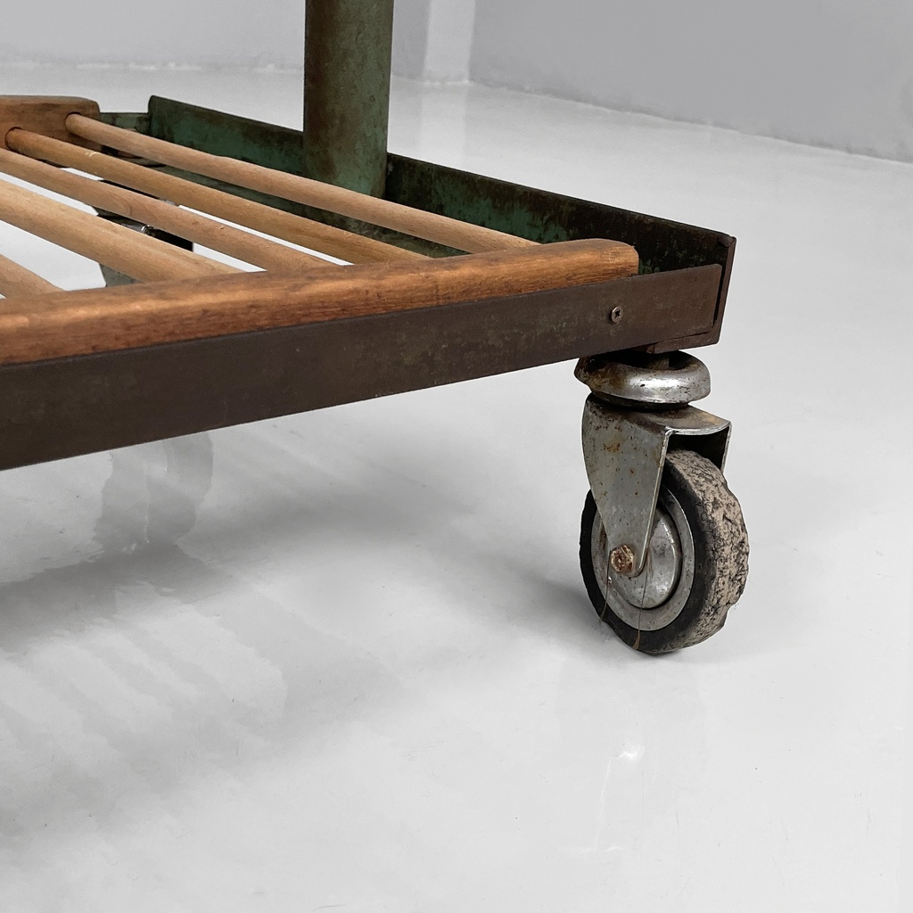 Carrello in legno e metallo verde, 1920 ca.