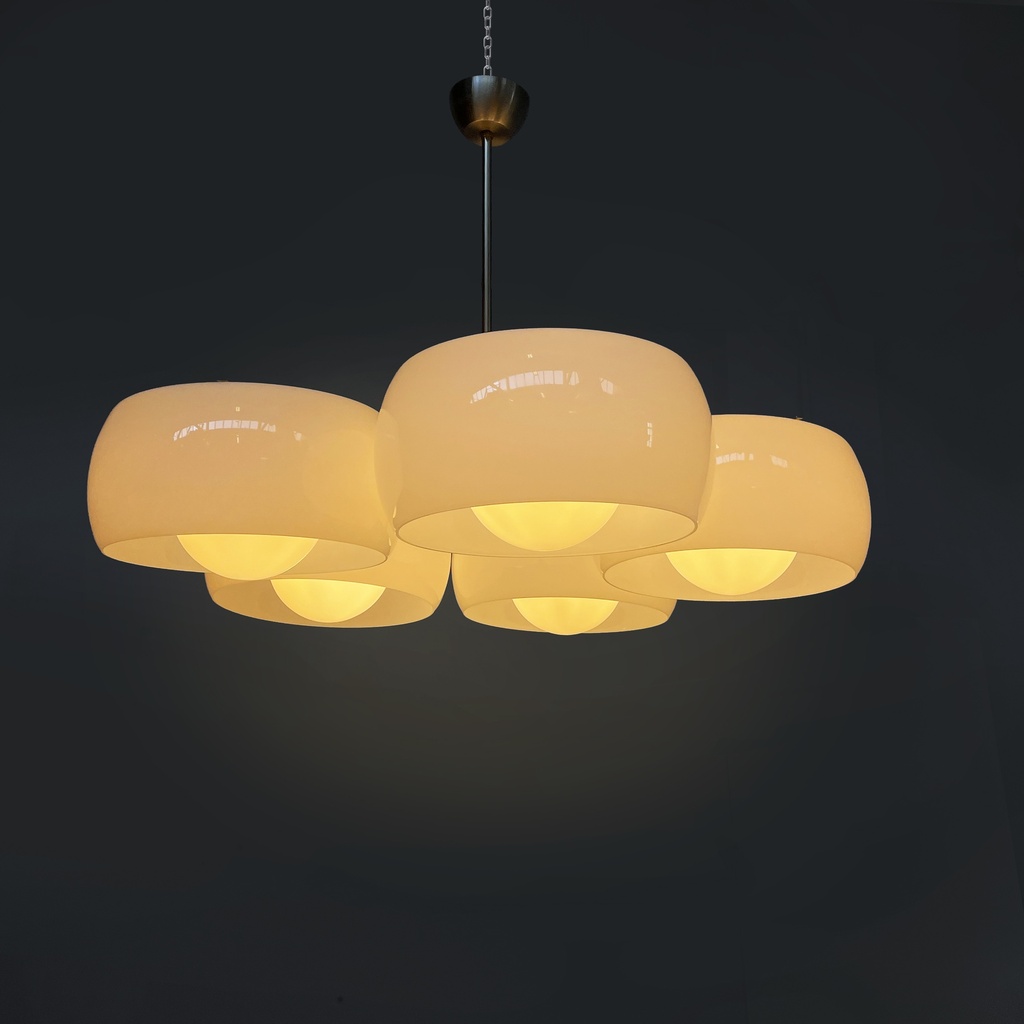 Lampadario Pentaclinio di Vico Magistretti per Artemide, 1970 ca.