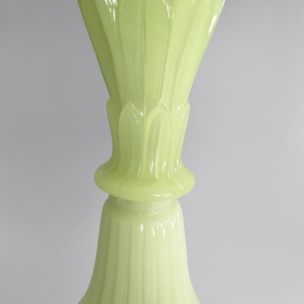 Lampada da terra in tessuto e vetro opalino verde, 1930 ca.