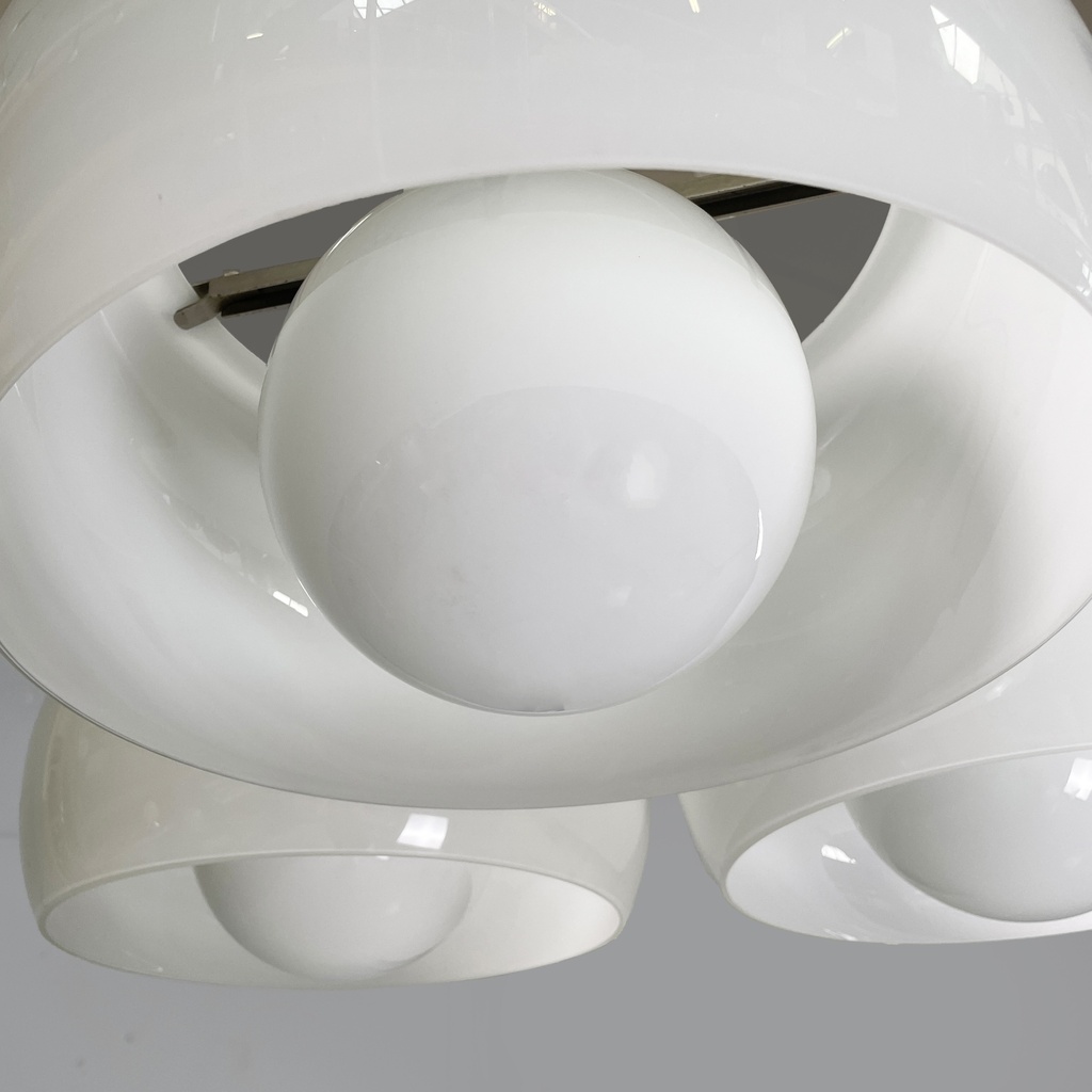 Lampadario Triclinio di Vico Magistretti per Artemide, 1970 ca.