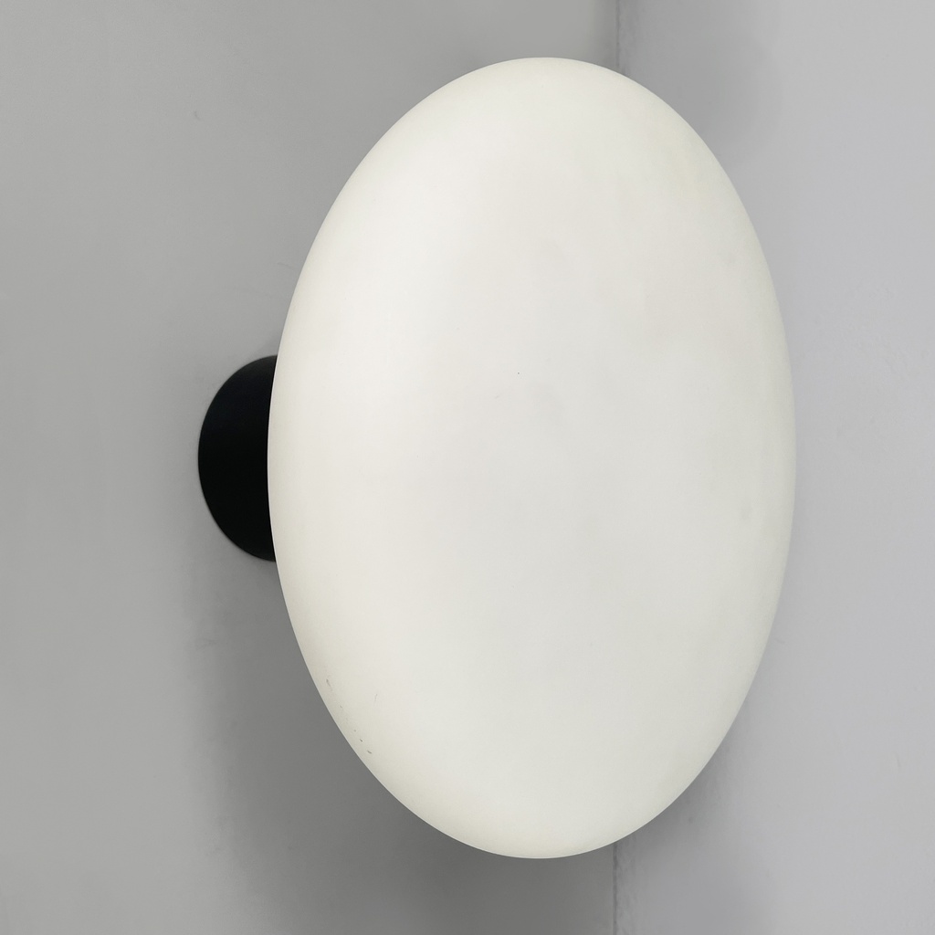 Applique in vetro opalino e metallo nero, 1950 ca.