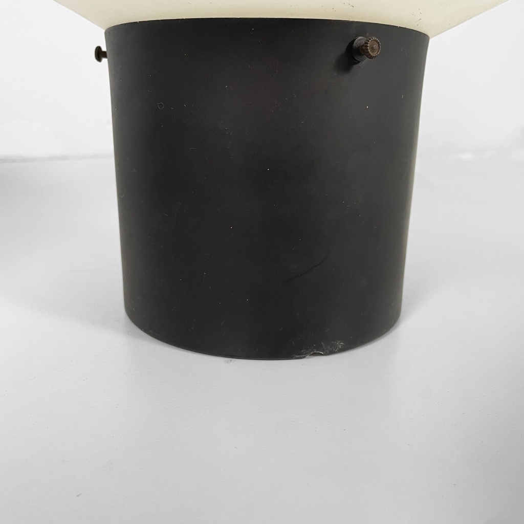 Applique in vetro opalino e metallo nero, 1950 ca.