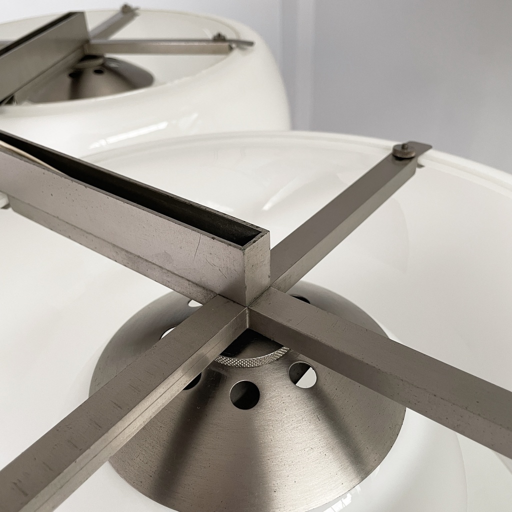 Lampadario Triclinio di Vico Magistretti per Artemide, 1970 ca.