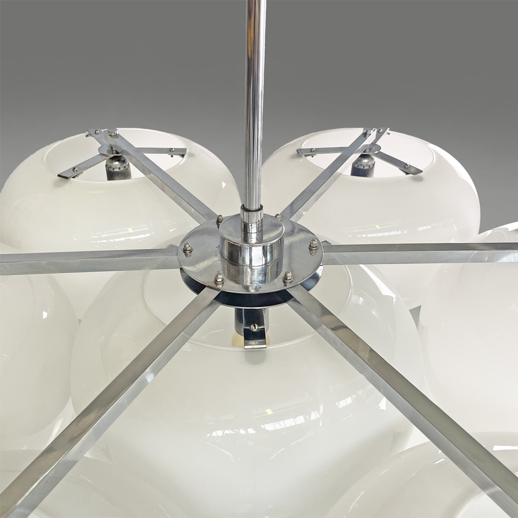 Lampadario in vetro opalino e metallo, 1970 ca.