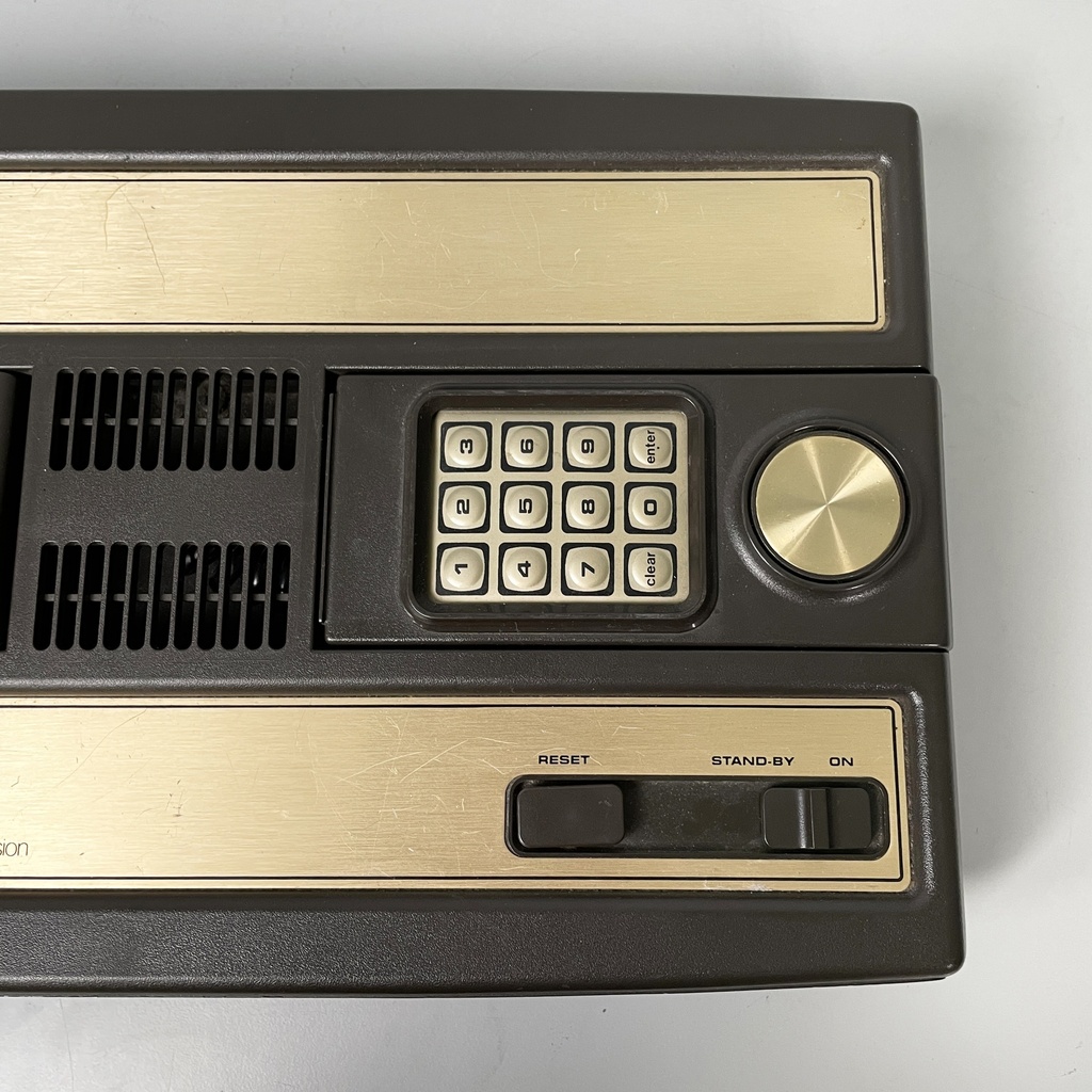 Consolle Intellivision e videogioco di Tron deadly discs di Mattel, 1980 ca.