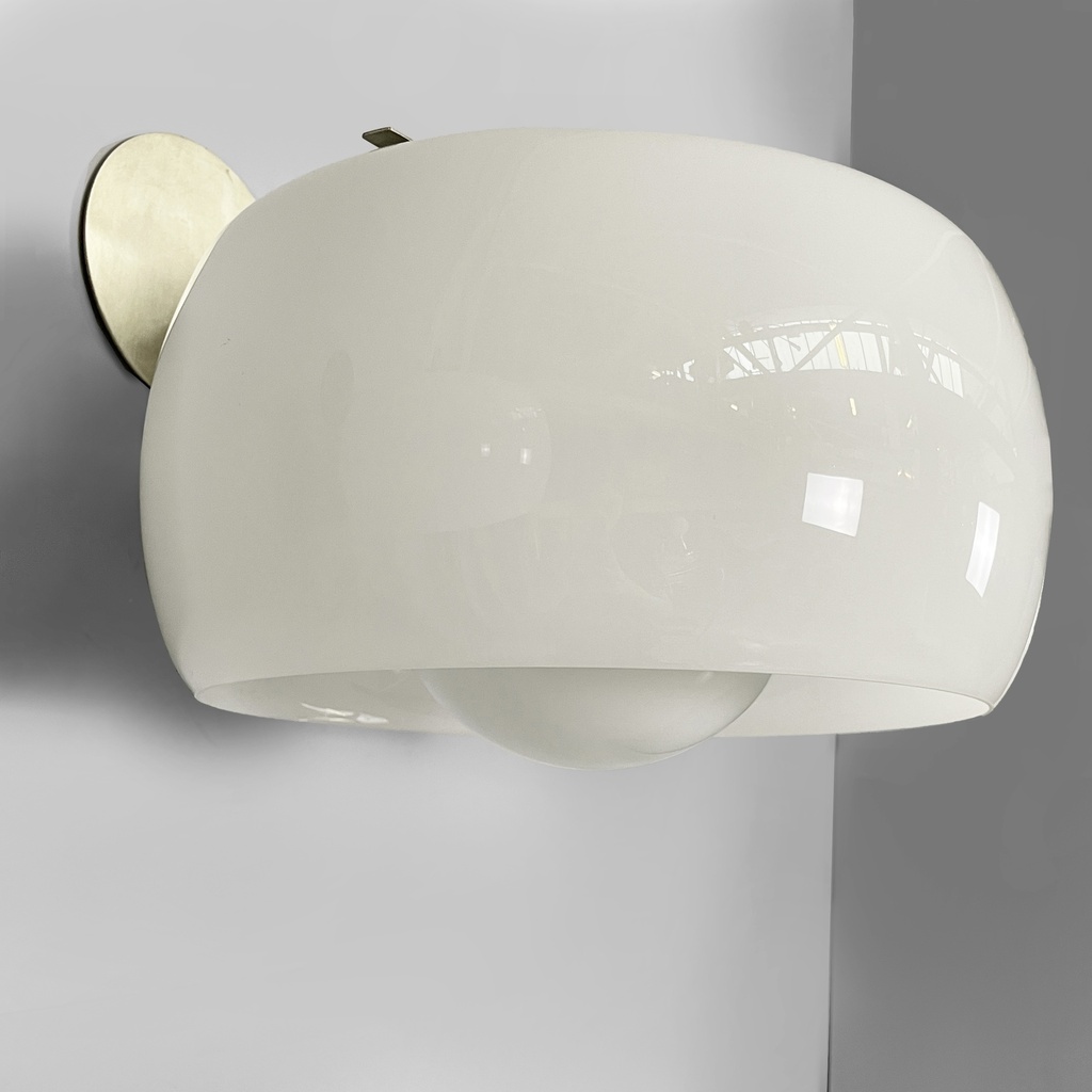 Applique Omega di Vico Magistretti per Artemide, 1970 ca.