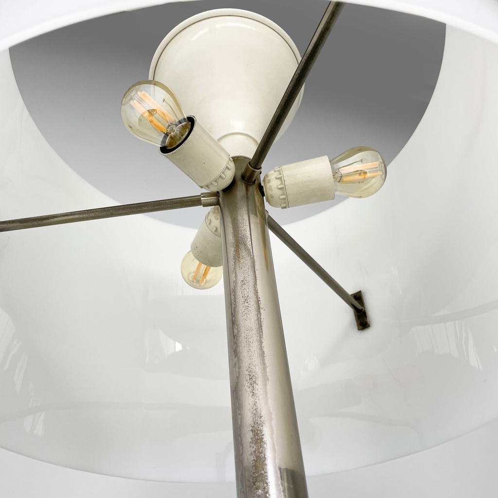 Lampada da terra in metallo brunito e plexiglass bianco, 1970 ca.
