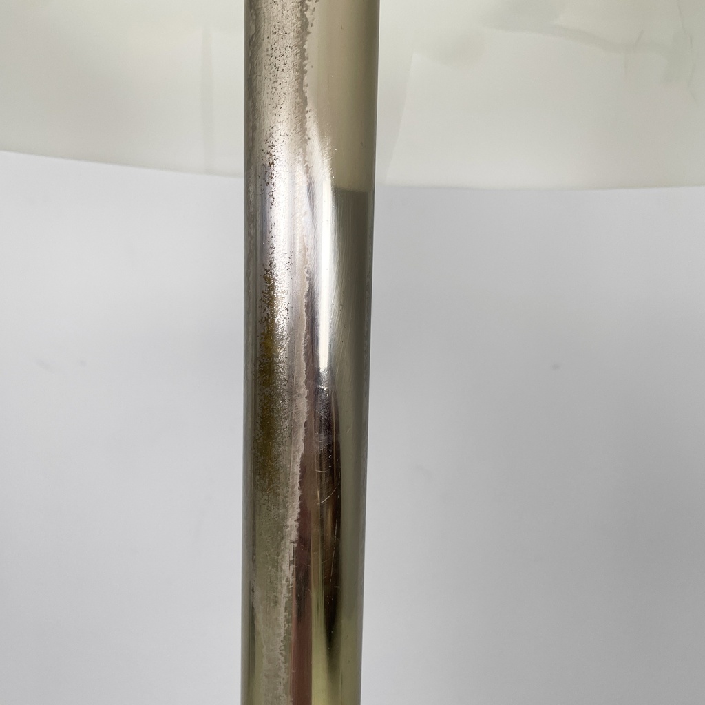 Lampada da terra in metallo brunito e plexiglass bianco, 1970 ca.