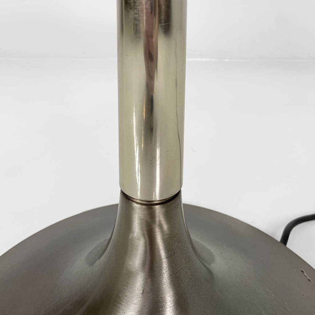 Lampada da terra in metallo brunito e plexiglass bianco, 1970 ca.