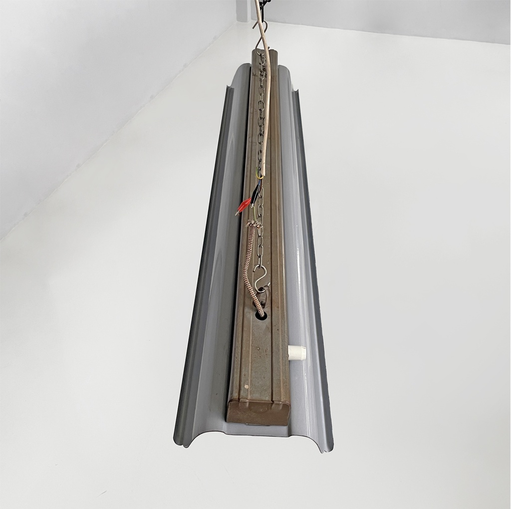 Lampadario in metallo con catena, 1940 ca.