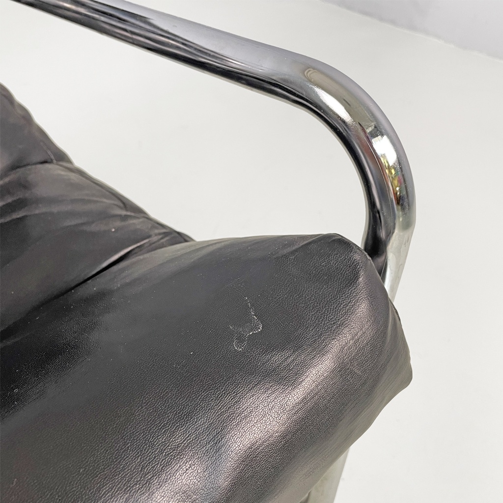 Poltrone in metallo e pelle nera sintetica, 1970 ca.