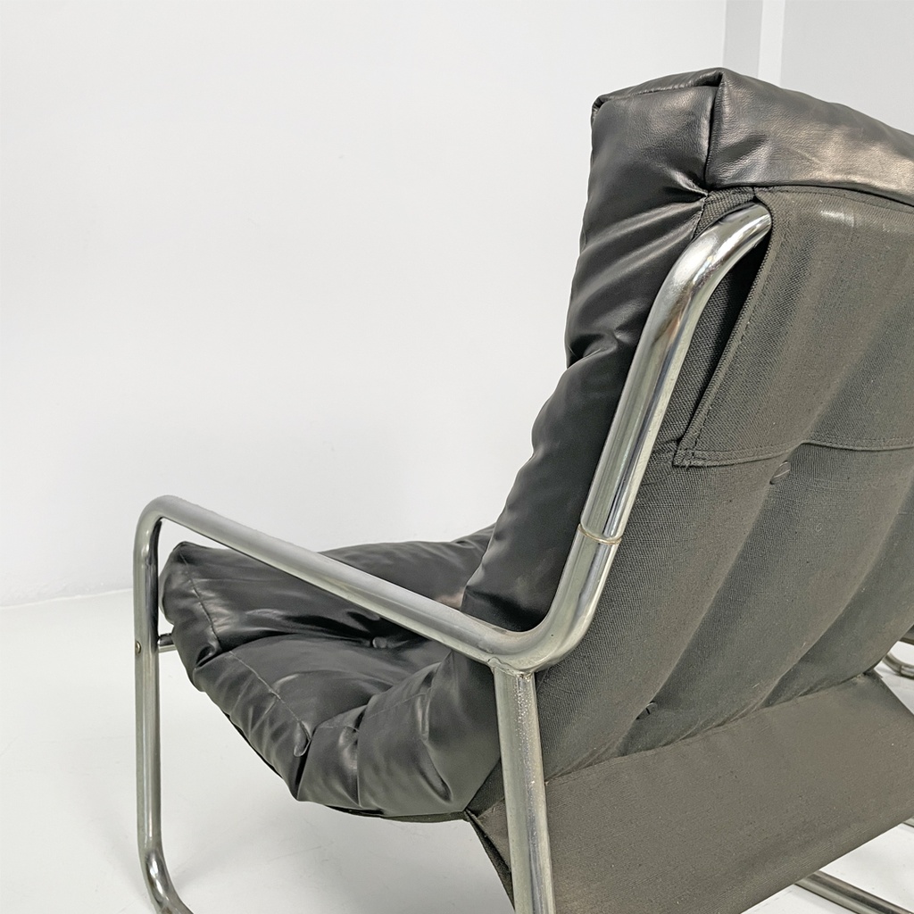 Poltrone in metallo e pelle nera sintetica, 1970 ca.