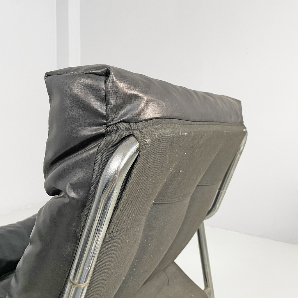 Poltrone in metallo e pelle nera sintetica, 1970 ca.