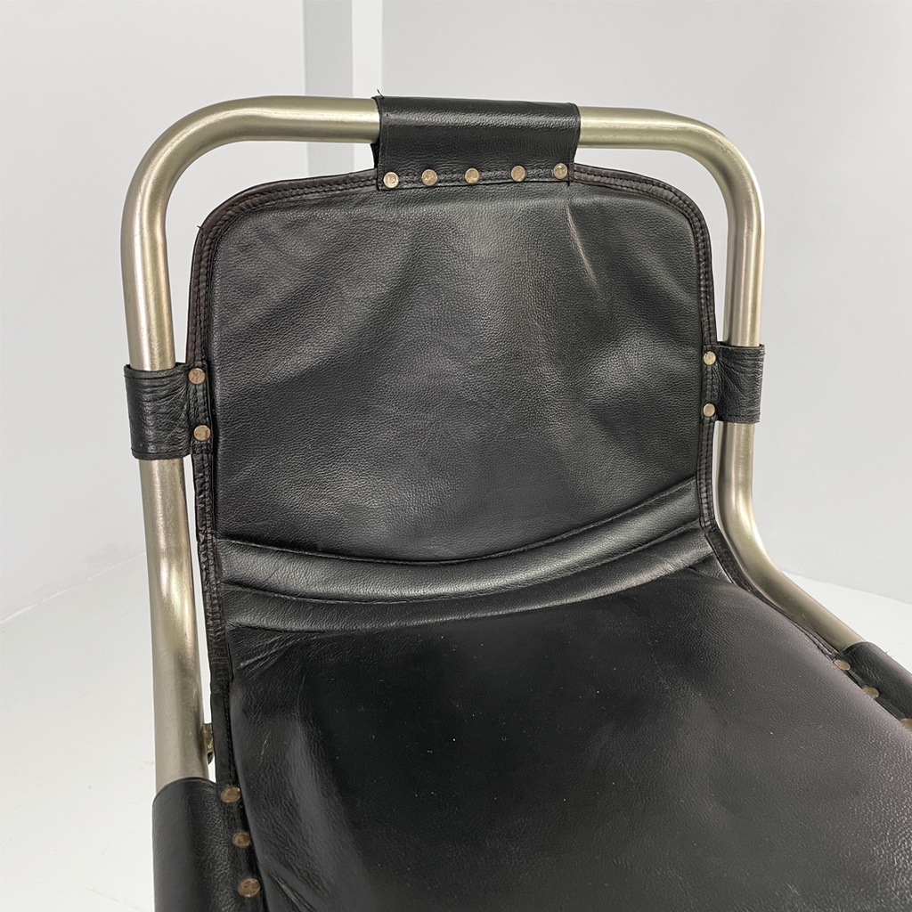 Sgabelli in metallo e pelle nera, 1970 ca.