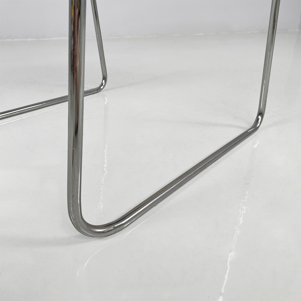 Sedie in acciaio e similpelle nera, 1970 ca.