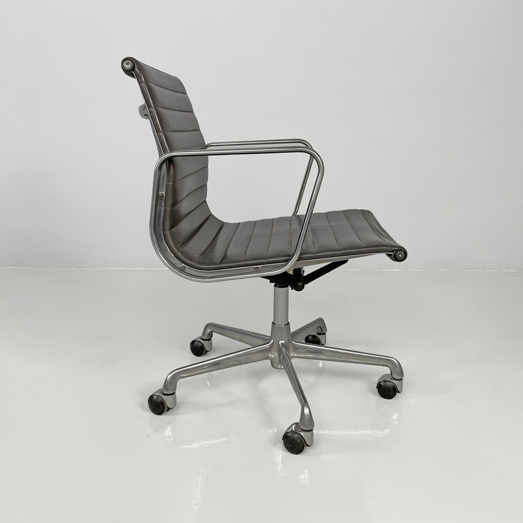 Sedia da ufficio EA108 di Charles e Ray Eames per ICF, 1970 ca.