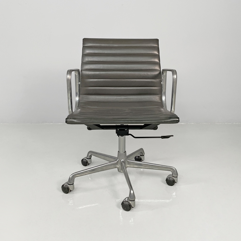 Sedia da ufficio EA108 di Charles e Ray Eames per ICF, 1970 ca.
