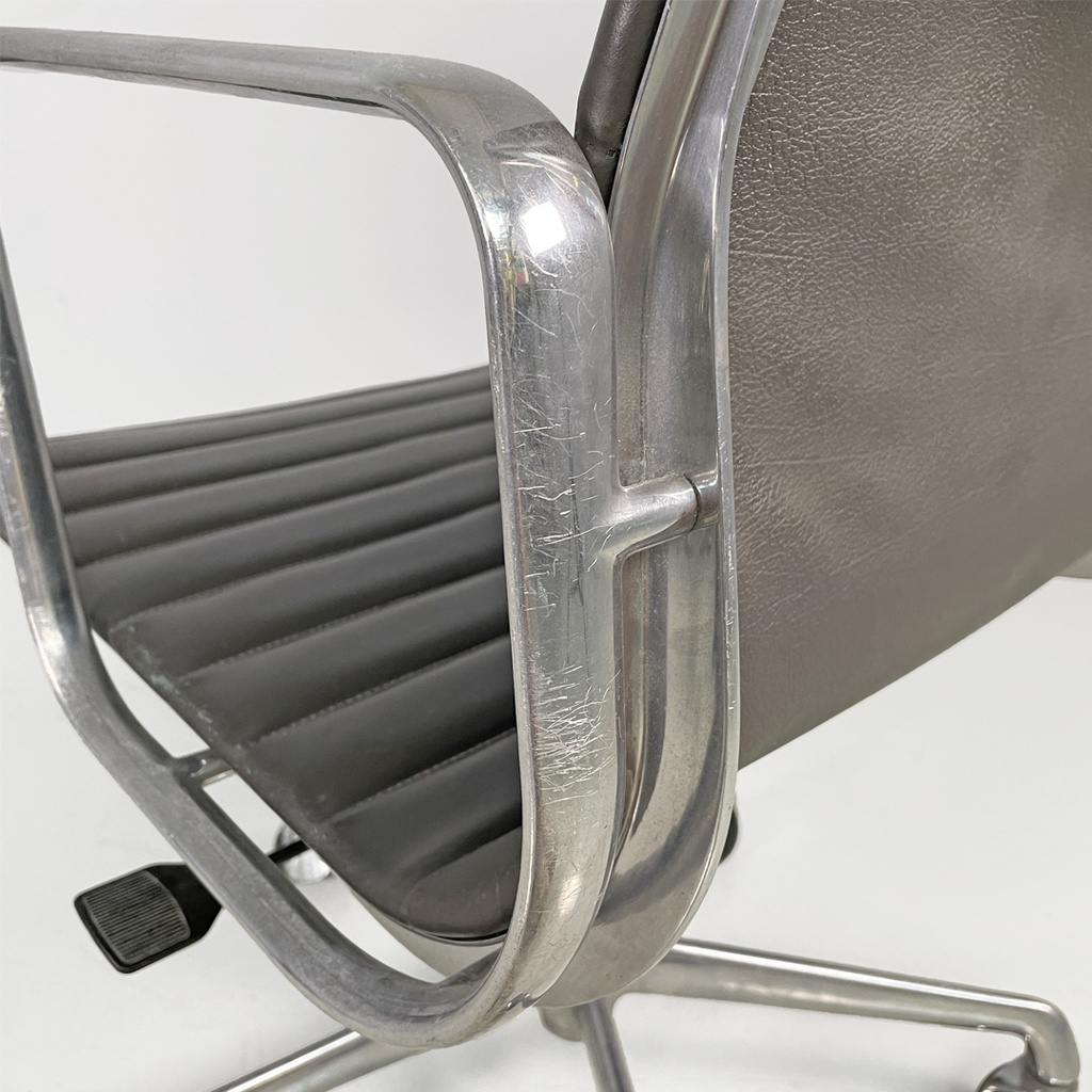 Sedia da ufficio EA108 di Charles e Ray Eames per ICF, 1970 ca.