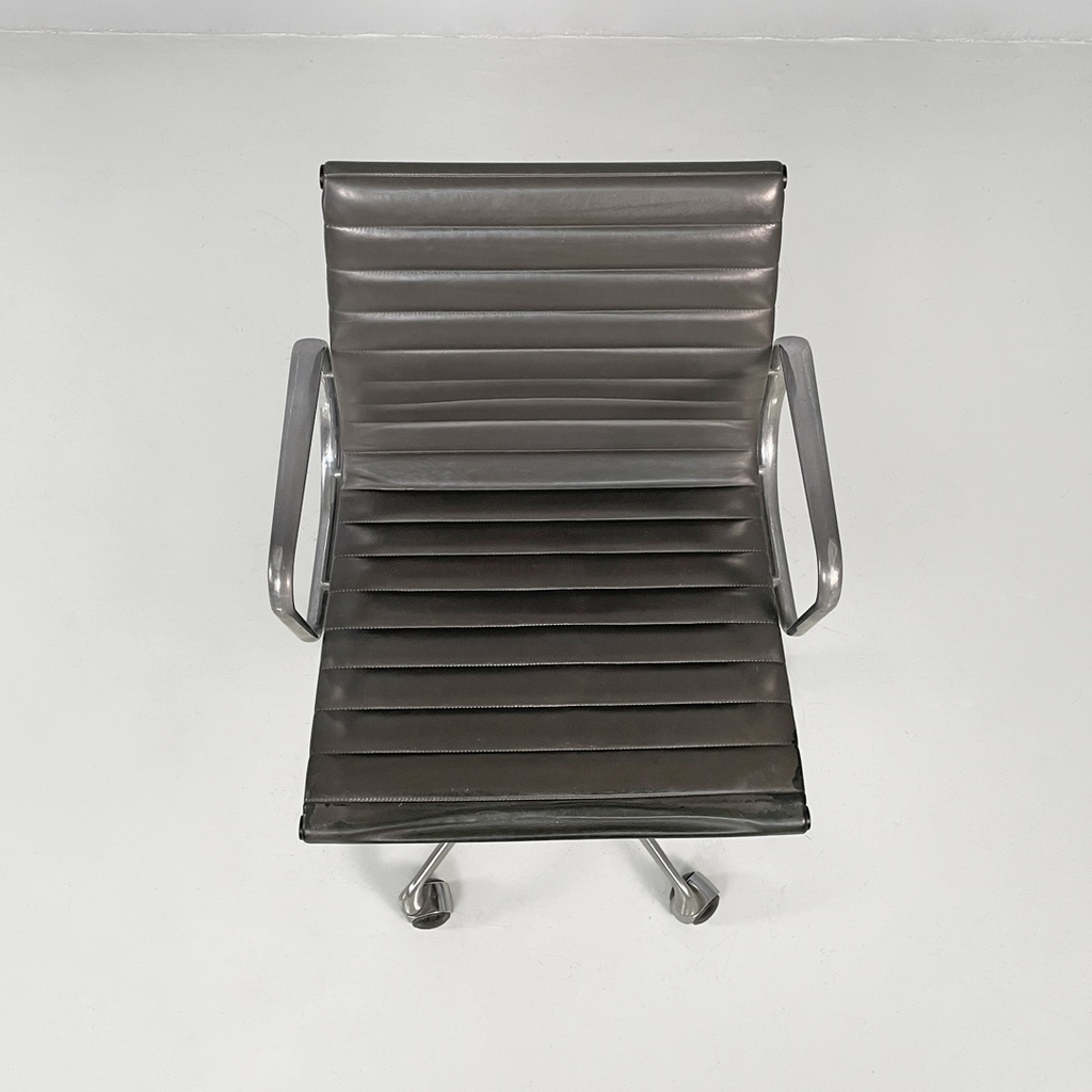 Sedia da ufficio EA108 di Charles e Ray Eames per ICF, 1970 ca.