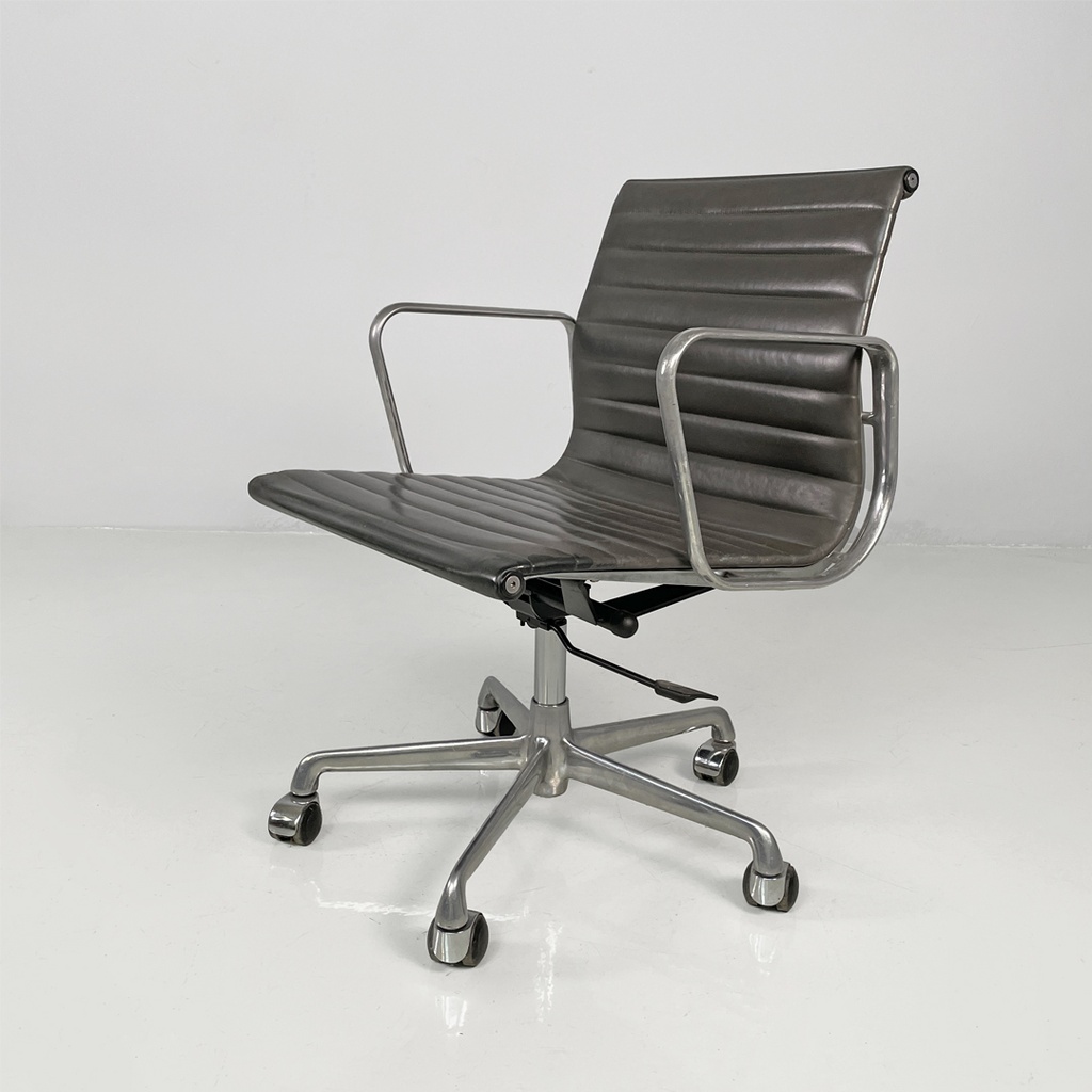 Sedia da ufficio EA108 di Charles e Ray Eames per ICF, 1970 ca.