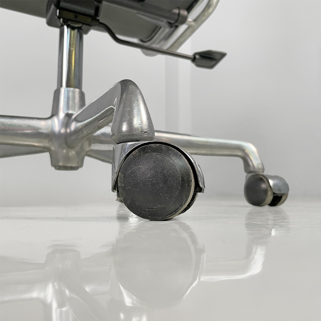 Sedia da ufficio EA108 di Charles e Ray Eames per ICF, 1970 ca.