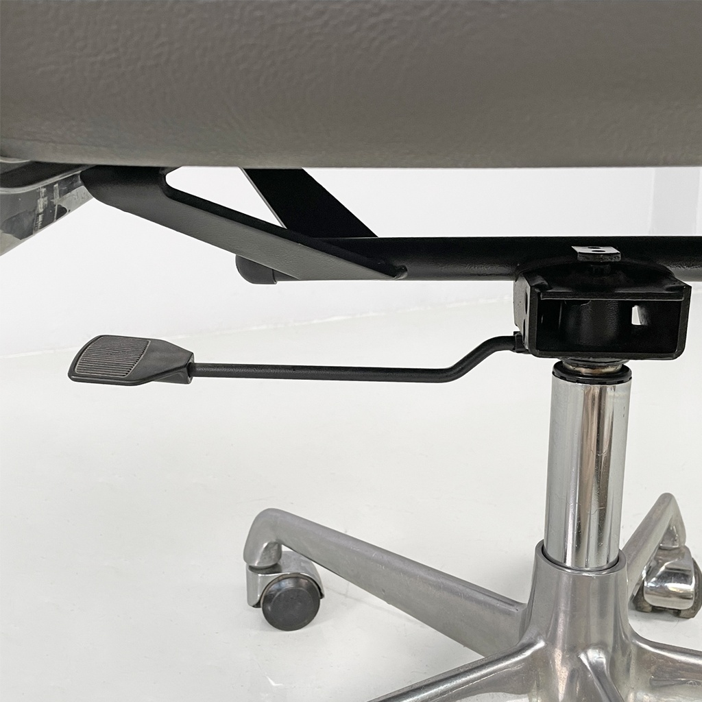 Sedia da ufficio EA108 di Charles e Ray Eames per ICF, 1970 ca.