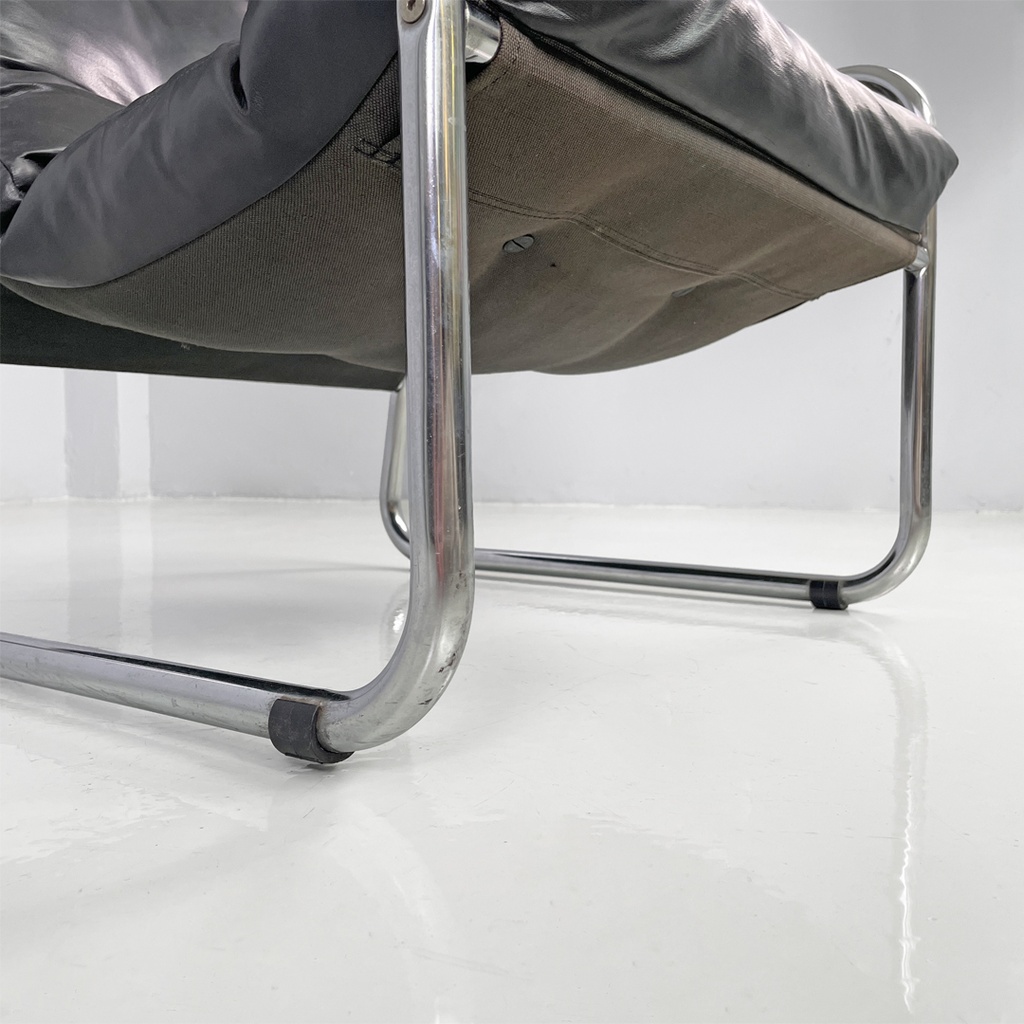 Poltrone in metallo e pelle nera sintetica, 1970 ca.