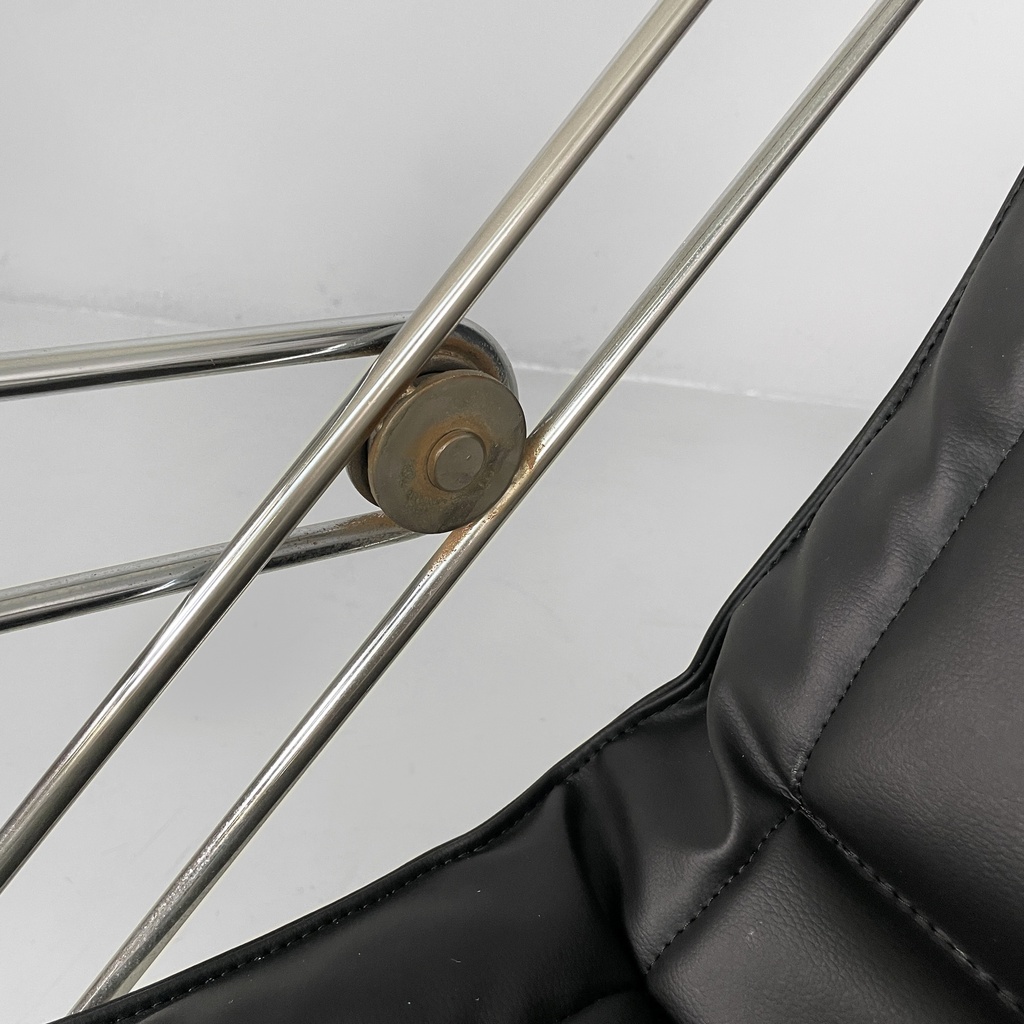 Poltrona in pelle e acciaio, 1970 ca.