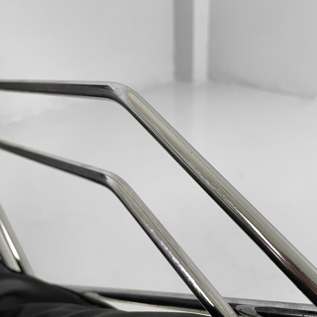 Poltrona in pelle e acciaio, 1970 ca.