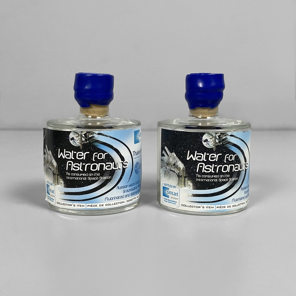 Bottiglie di acqua per astronauti, 2000 ca.