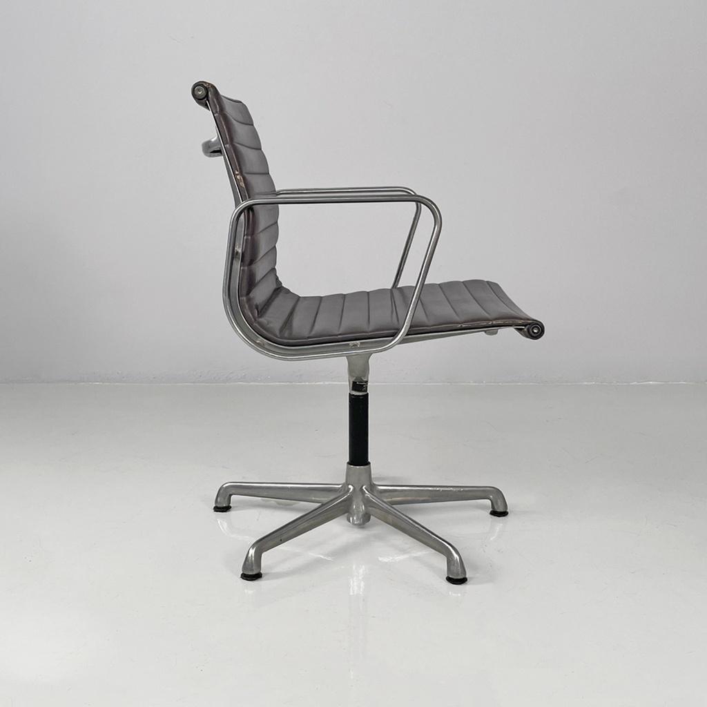 Sedia da ufficio EA108 di Charles e Ray Eames per ICF, 1970 ca.