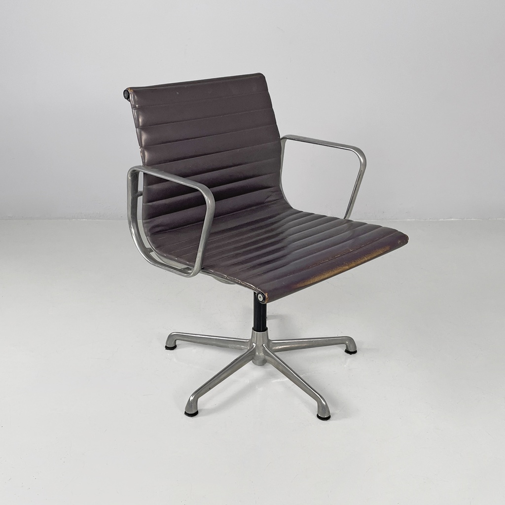 Sedia da ufficio EA108 di Charles e Ray Eames per ICF, 1970 ca.