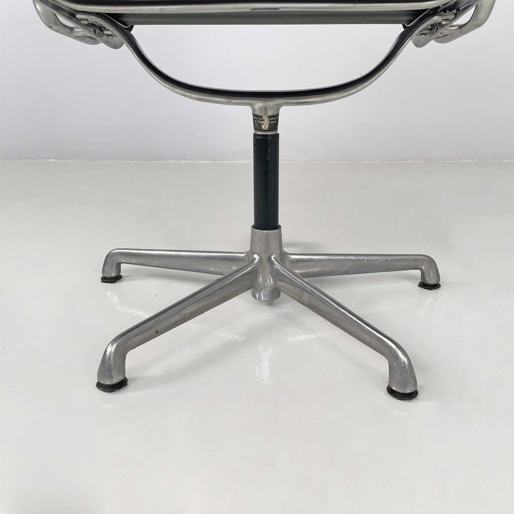 Sedia da ufficio EA108 di Charles e Ray Eames per ICF, 1970 ca.