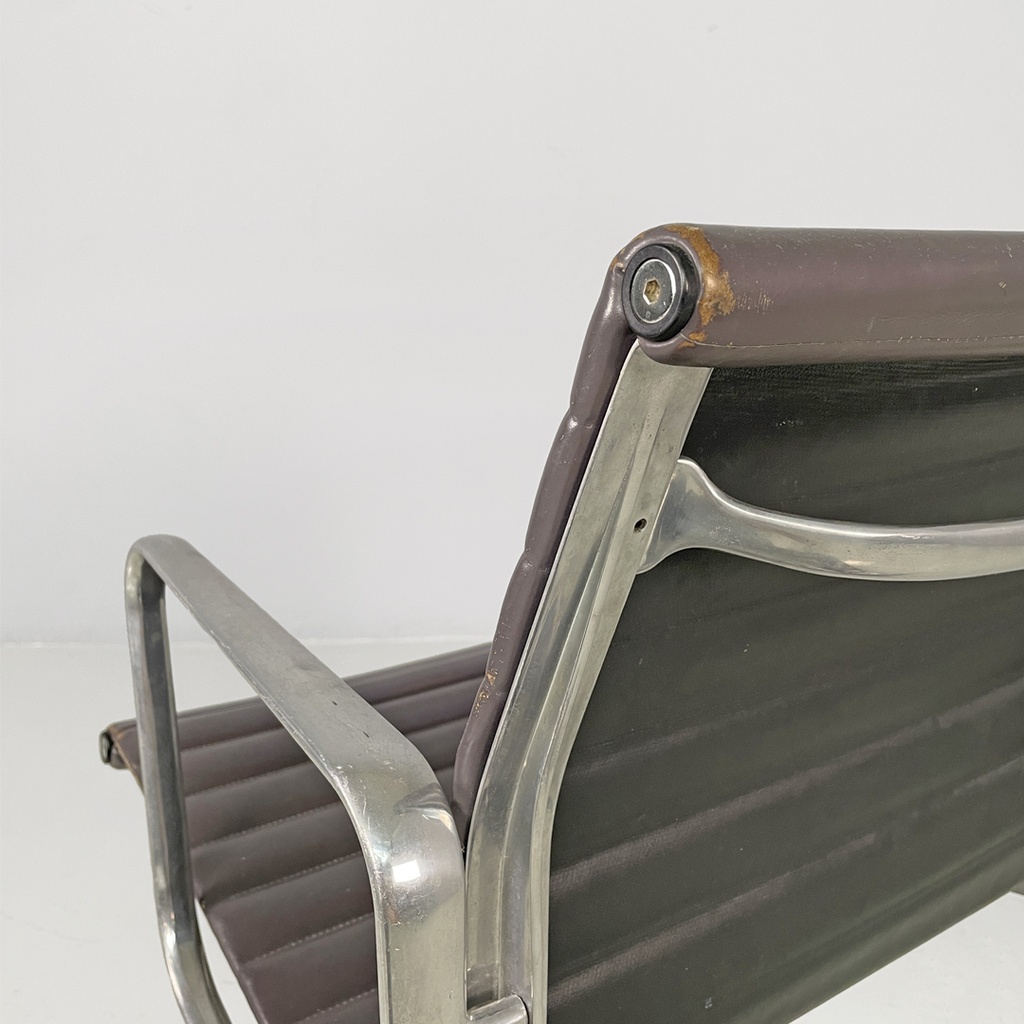 Sedia da ufficio EA108 di Charles e Ray Eames per ICF, 1970 ca.