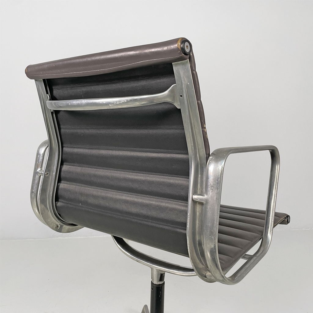 Sedia da ufficio EA108 di Charles e Ray Eames per ICF, 1970 ca.