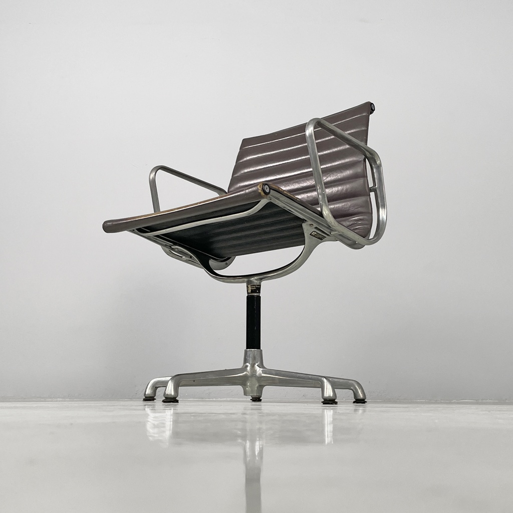 Sedia da ufficio EA108 di Charles e Ray Eames per ICF, 1970 ca.
